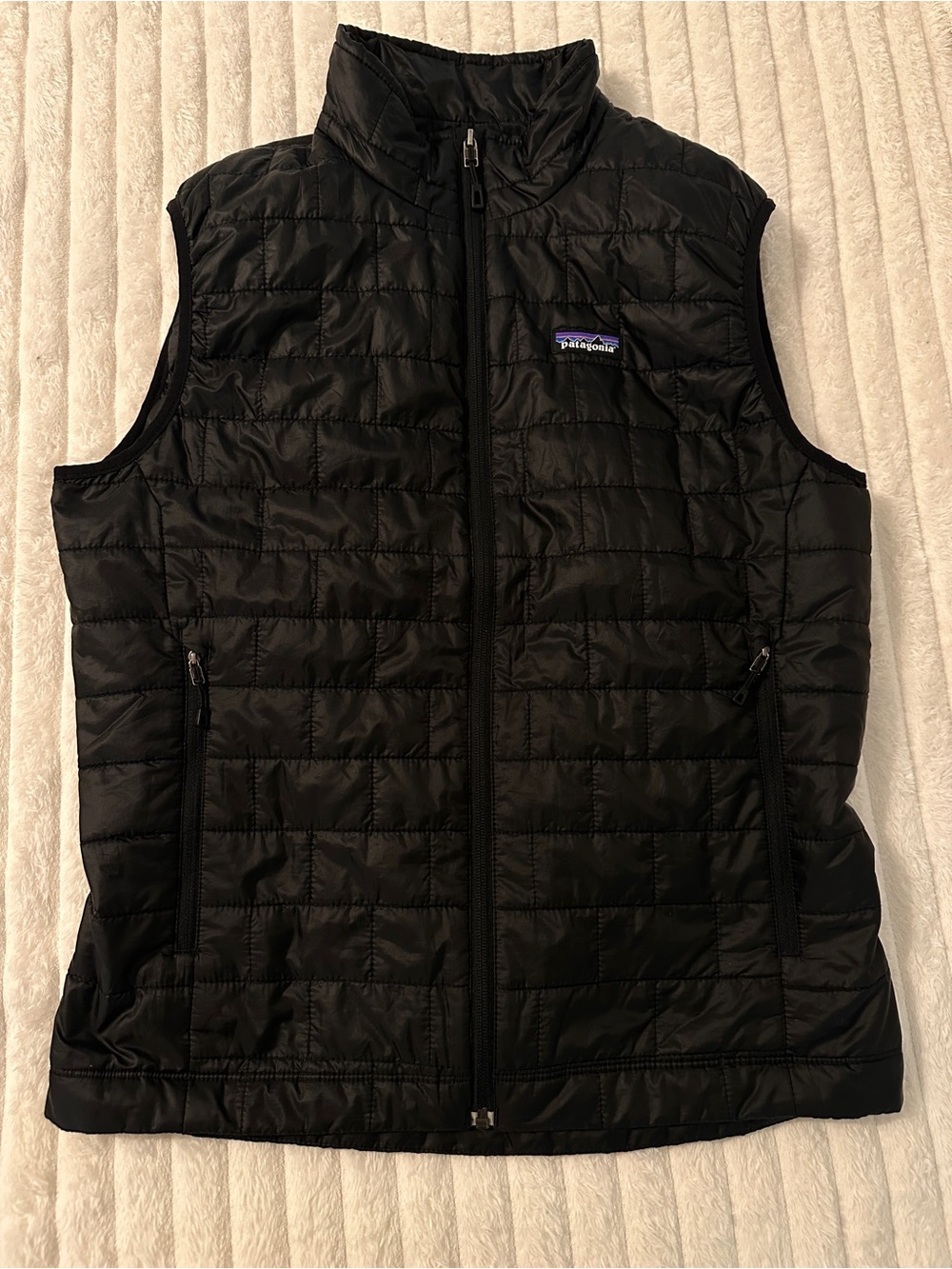 Patagonia Black Quilted Vest with Logo Patch - Picture 3 of 9